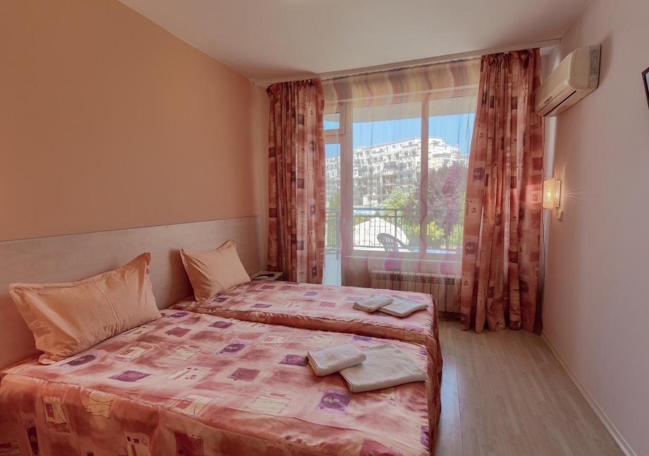 Hotel Fantastiko Ravda Esterno foto