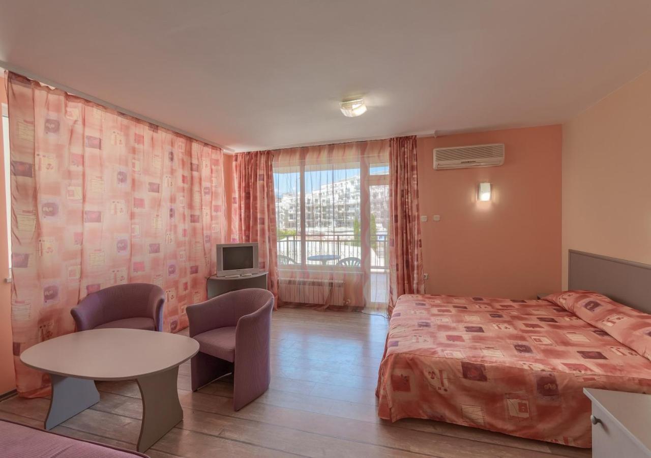 Hotel Fantastiko Ravda Esterno foto